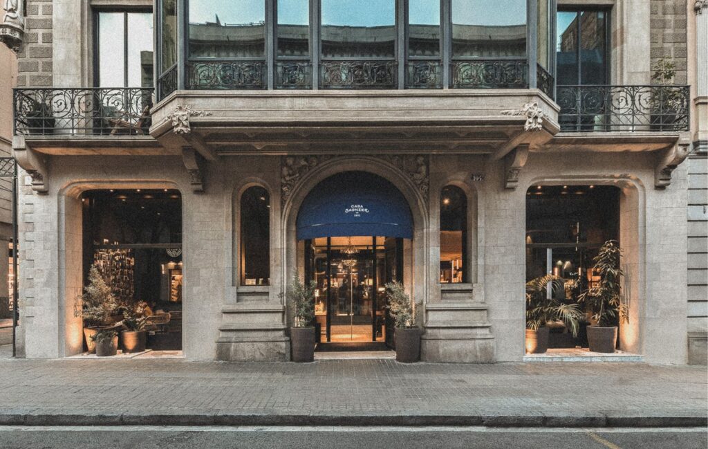 Entrance at Casa Sagnier Hotel in Barcelona